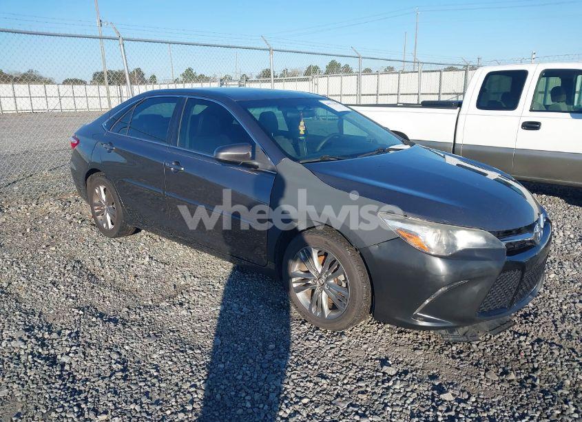 2017 Toyota Camry SE (VIN 4T1BF1FKXHU451863) main photo