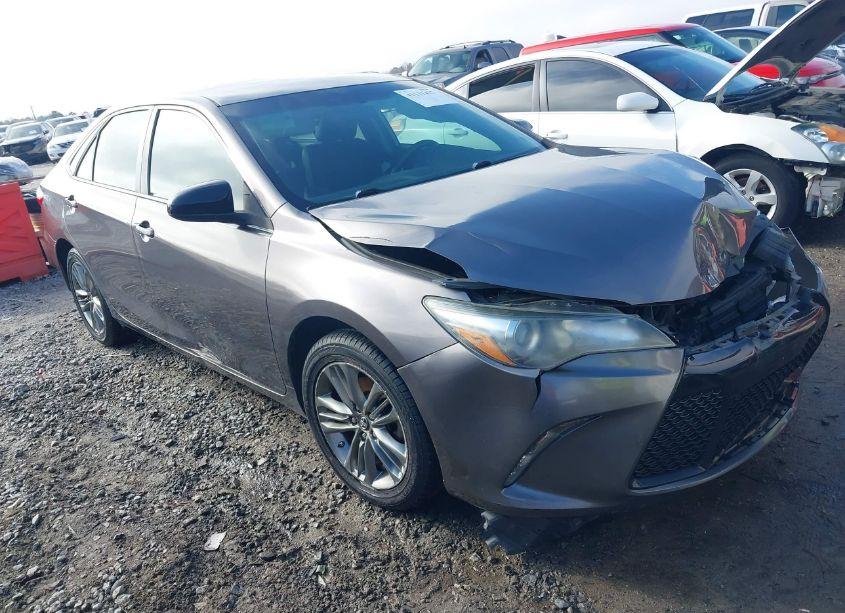 2017 Toyota Camry SE (VIN 4T1BF1FKXHU642439) main photo