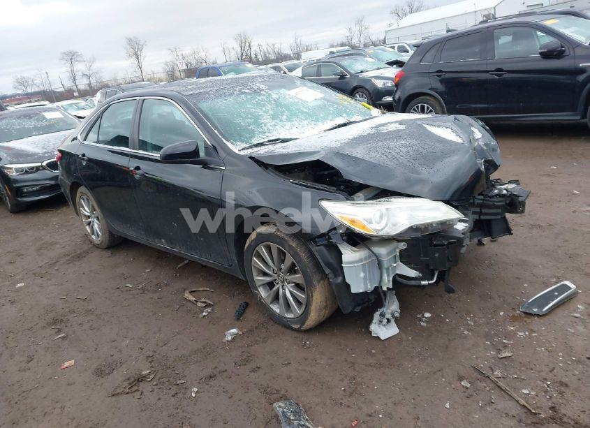 2017 Toyota Camry XLE (VIN 4T1BF1FKXHU653571) main photo