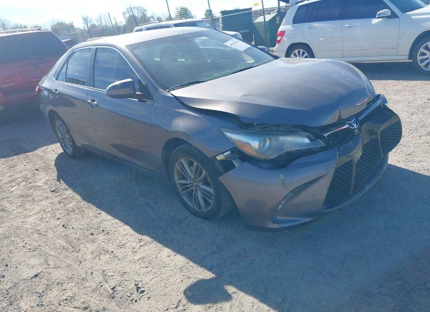 2017 Toyota Camry SE (VIN 4T1BF1FKXHU661525) main photo