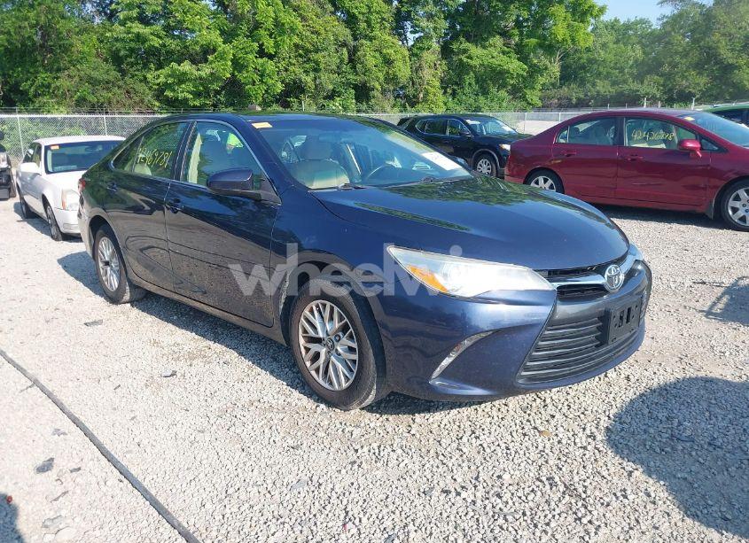 2017 Toyota Camry LE (VIN 4T1BF1FKXHU662450) main photo