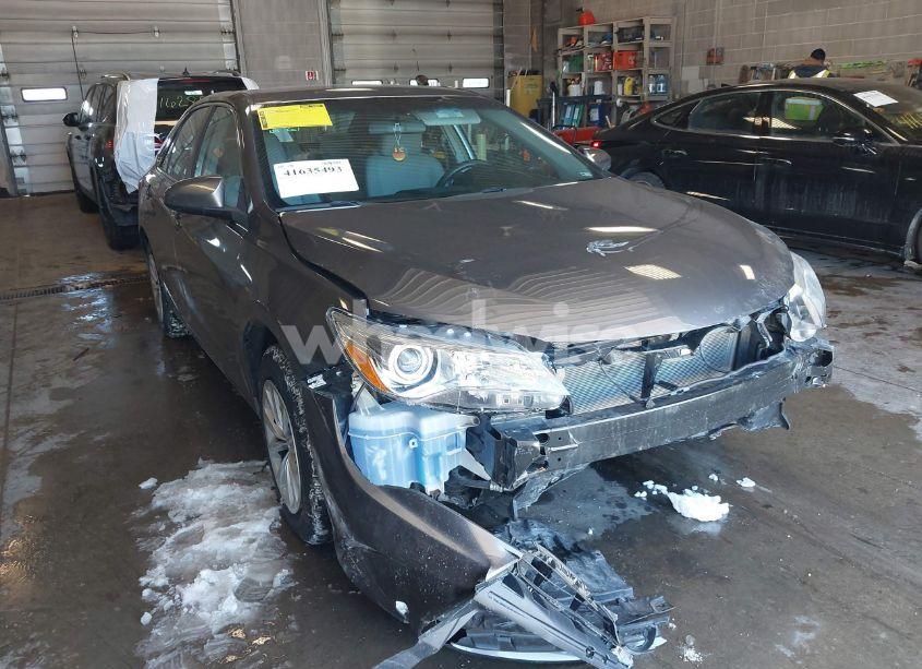 2017 Toyota Camry LE (VIN 4T1BF1FKXHU678082) main photo