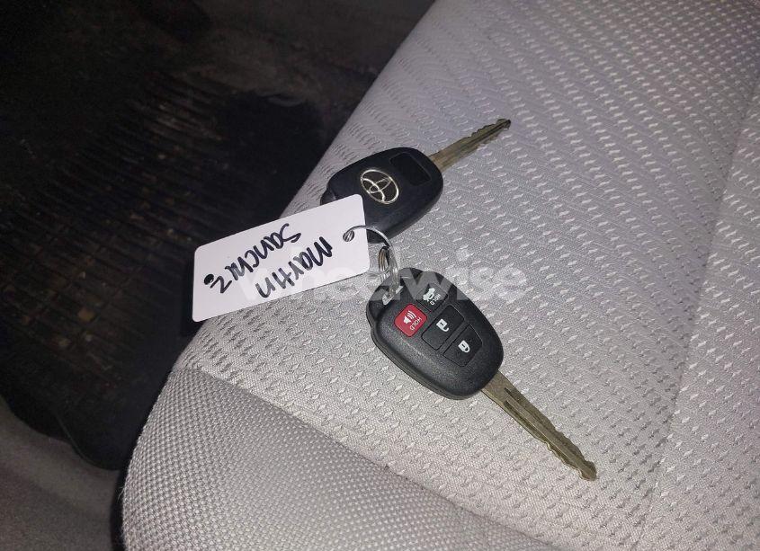 Photo 11 of 2017 Toyota Camry LE (VIN 4T1BF1FKXHU678082)