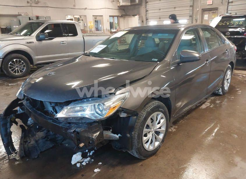 Photo 2 of 2017 Toyota Camry LE (VIN 4T1BF1FKXHU678082)