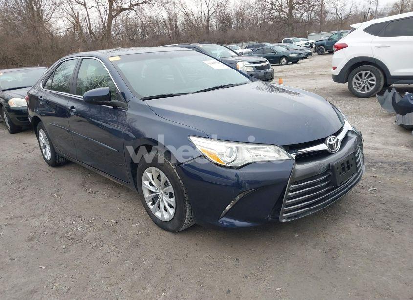 2017 Toyota Camry LE (VIN 4T1BF1FKXHU687624) main photo