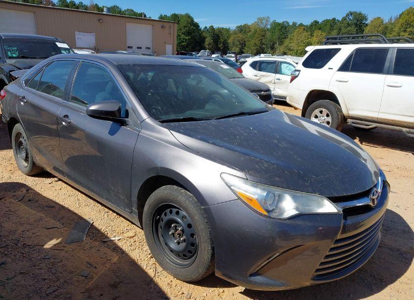 2017 Toyota Camry LE (VIN 4T1BF1FKXHU699434) main photo