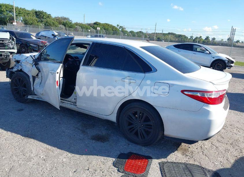 Photo 3 of 2017 Toyota Camry SE (VIN 4T1BF1FKXHU731671)