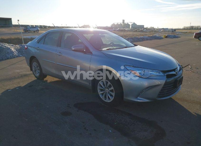 2017 Toyota Camry LE (VIN 4T1BF1FKXHU741326) main photo