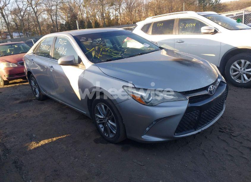 2017 Toyota Camry SE (VIN 4T1BF1FKXHU747286) main photo
