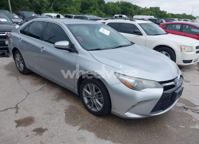2017 Toyota Camry SE (VIN 4T1BF1FKXHU754545) main photo