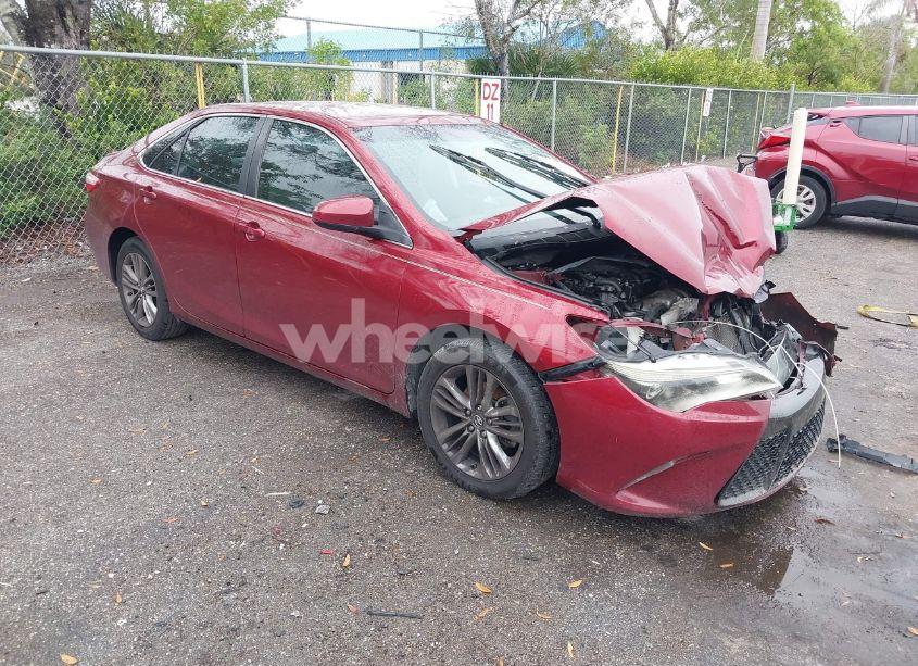 2017 Toyota Camry SE (VIN 4T1BF1FKXHU768509) main photo