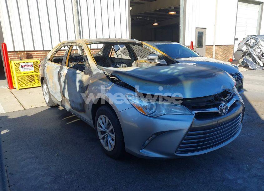 2017 Toyota Camry LE (VIN 4T1BF1FKXHU786279) main photo