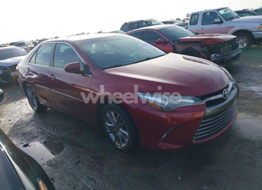 2017 Toyota Camry SE (VIN 4T1BF1FKXHU807633) main photo