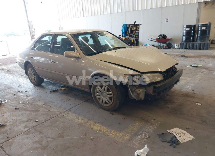 2001 Toyota Camry LE V6 (VIN 4T1BF22K01U117133) main photo