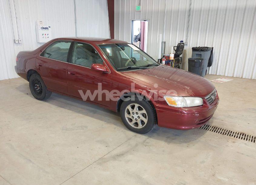2000 Toyota Camry LE V6 (VIN 4T1BF22K0YU105395) main photo