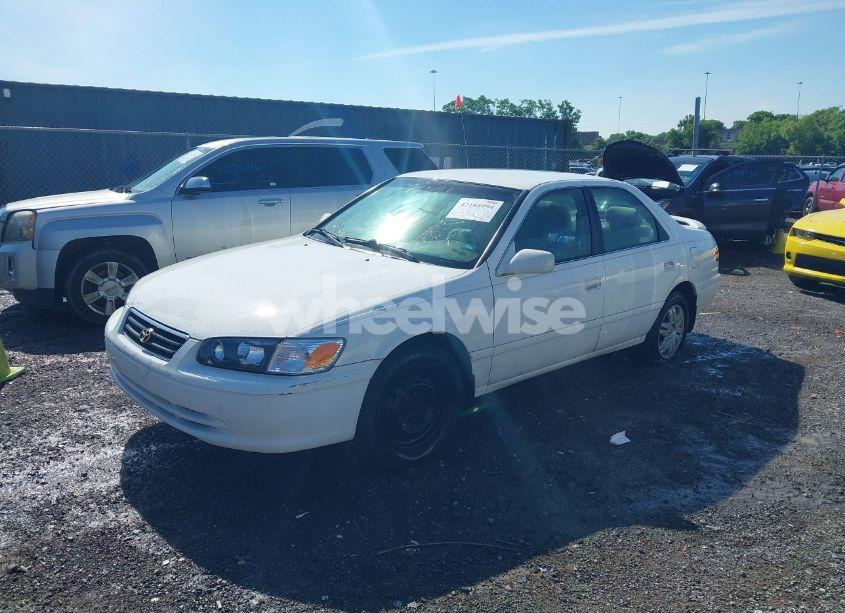 Photo 2 of 2000 Toyota Camry LE V6 (VIN 4T1BF22K0YU940767)