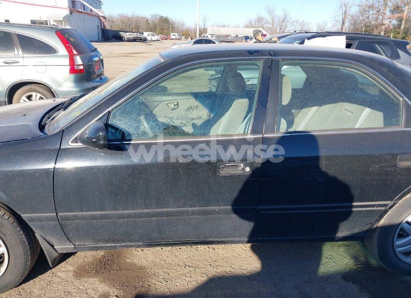 Photo 6 of 2001 Toyota Camry LE V6 (VIN 4T1BF22K11U117660)