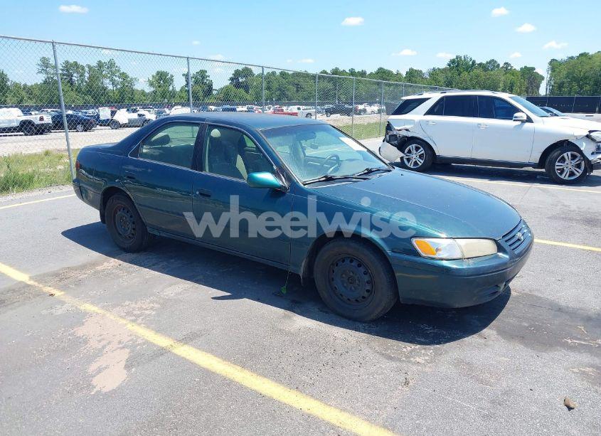 1998 Toyota Camry LE V6 (VIN 4T1BF22K1WU927328) main photo