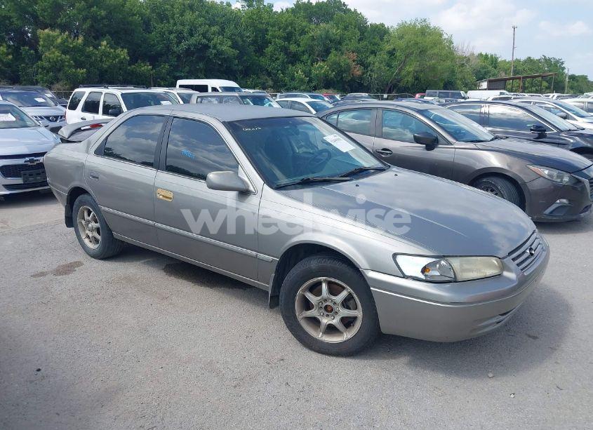 1999 Toyota Camry LE V6 (VIN 4T1BF22K2XU074780) main photo