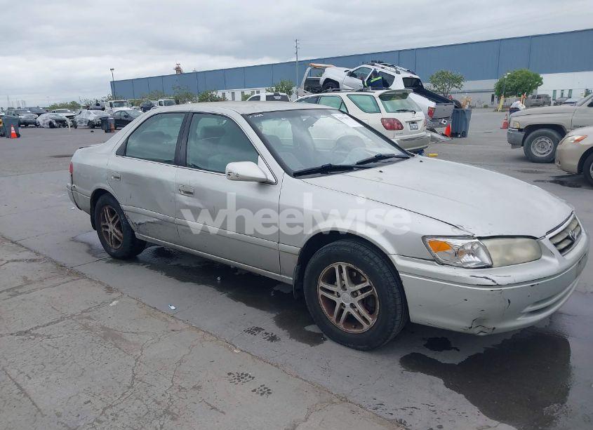 2001 Toyota Camry LE V6 (VIN 4T1BF22K31U121273) main photo