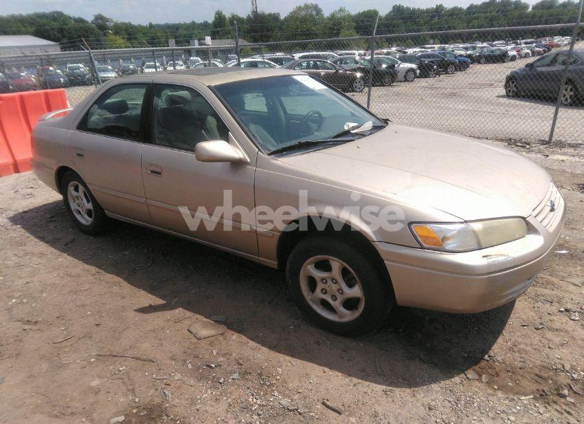 1998 Toyota Camry LE V6 (VIN 4T1BF22K5WU068342) main photo