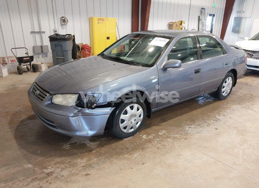 Photo 2 of 2000 Toyota Camry LE V6 (VIN 4T1BF22K5YU091994)