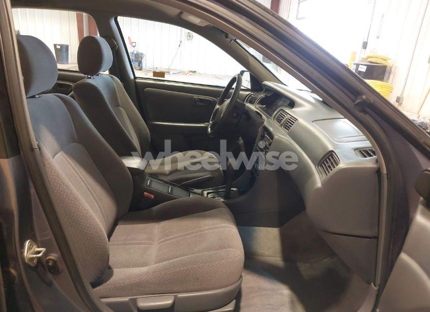 Photo 5 of 2000 Toyota Camry LE V6 (VIN 4T1BF22K5YU091994)