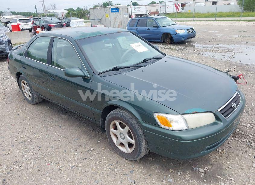 2001 Toyota Camry LE V6 (VIN 4T1BF22K71U962559) main photo