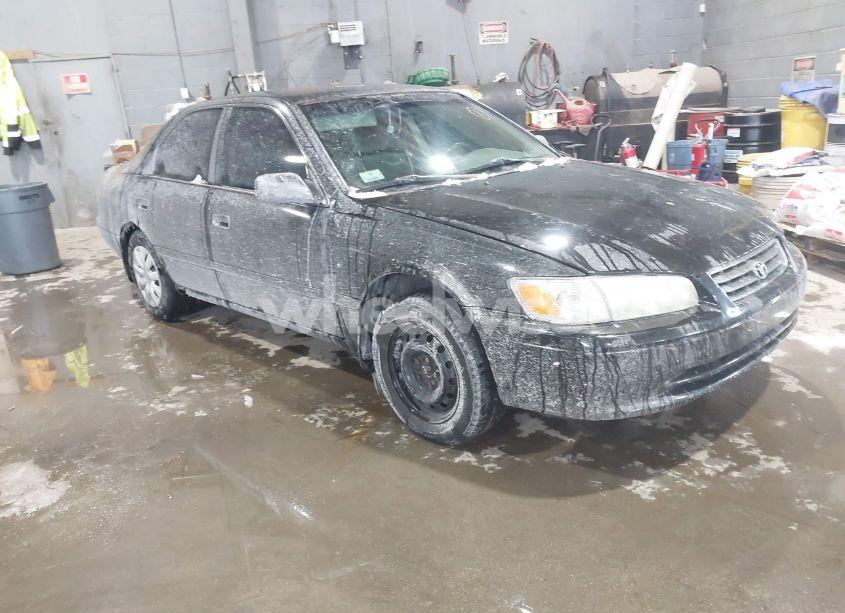 2001 Toyota Camry LE V6 (VIN 4T1BF22K81U130003) main photo