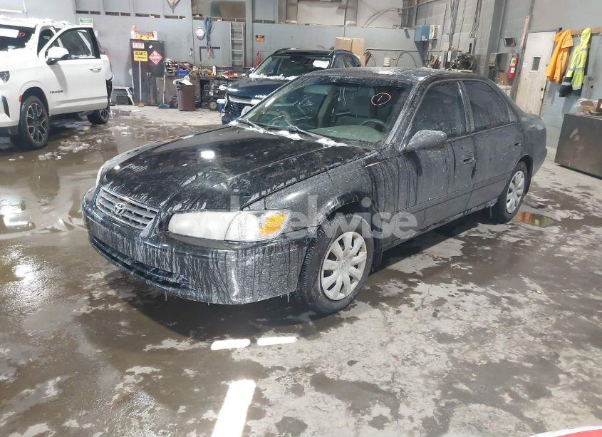 Photo 2 of 2001 Toyota Camry LE V6 (VIN 4T1BF22K81U130003)