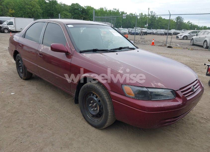 1997 Toyota Camry LE V6 (VIN 4T1BF22K8VU005878) main photo