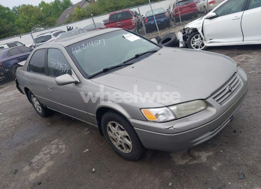 1997 Toyota Camry XLE V6 (VIN 4T1BF22K9VU027811) main photo