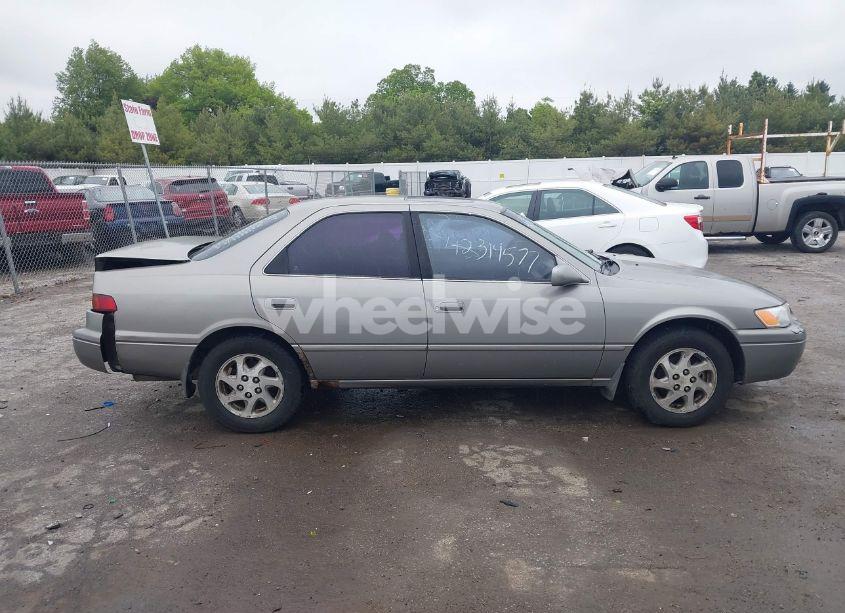 Photo 13 of 1997 Toyota Camry XLE V6 (VIN 4T1BF22K9VU027811)