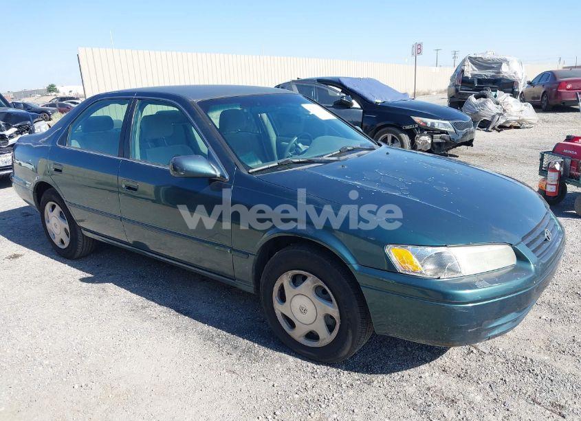 1997 Toyota Camry LE V6 (VIN 4T1BF22KXVU915631) main photo