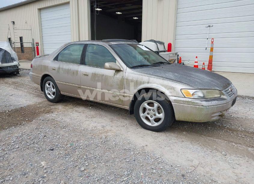 1998 Toyota Camry LE V6 (VIN 4T1BF22KXWU047485) main photo