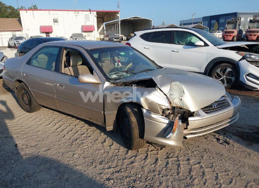 2000 Toyota Camry LE V6 (VIN 4T1BF22KXYU946821) main photo