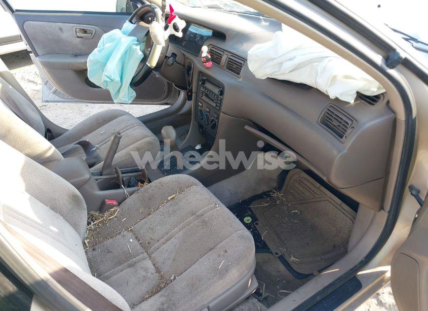 Photo 5 of 2000 Toyota Camry LE V6 (VIN 4T1BF22KXYU946821)