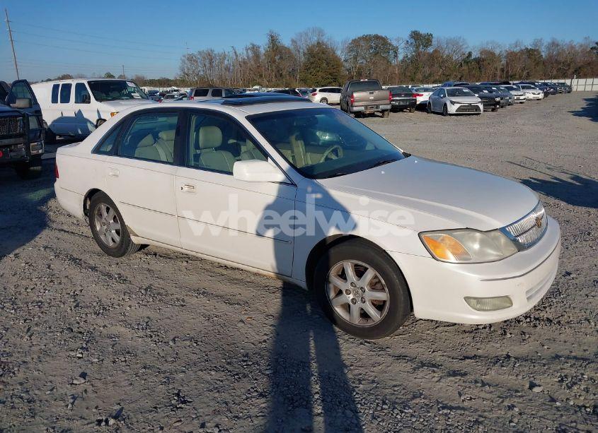 2001 Toyota Avalon XLS (VIN 4T1BF28B11U152805) main photo