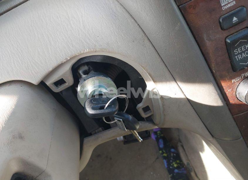 Photo 11 of 2001 Toyota Avalon XLS (VIN 4T1BF28B11U152805)