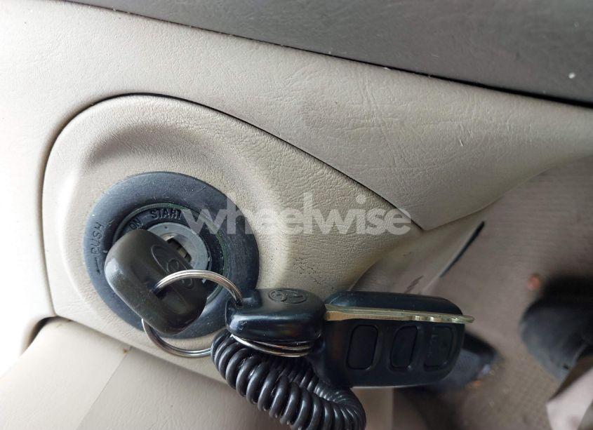 Photo 11 of 2002 Toyota Avalon XL/XLS (VIN 4T1BF28B32U207580)