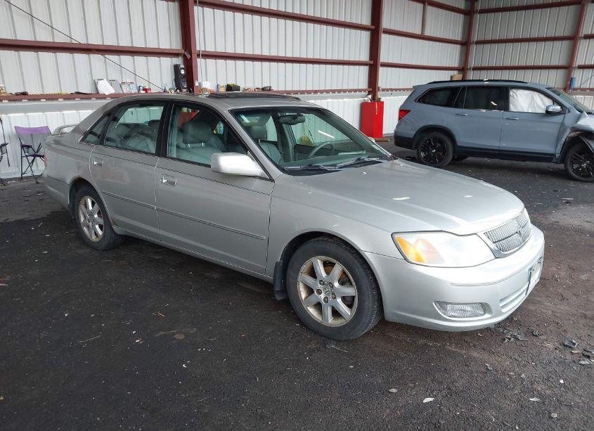 2001 Toyota Avalon XLS (VIN 4T1BF28BX1U130687) main photo