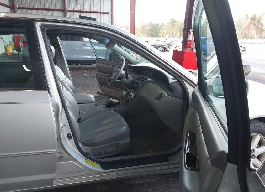 Photo 5 of 2001 Toyota Avalon XLS (VIN 4T1BF28BX1U130687)