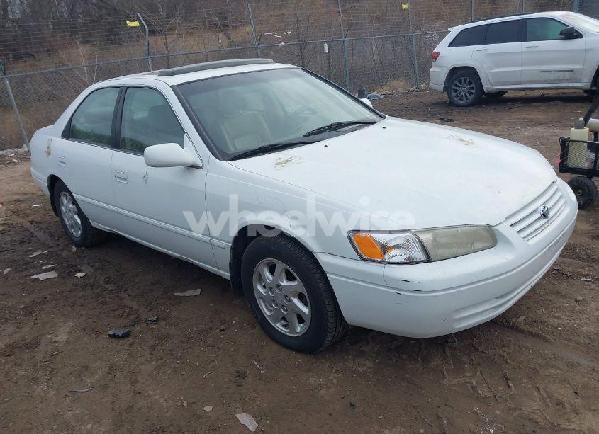 1998 Toyota Camry XLE V6 (VIN 4T1BF28K0WU927764) main photo