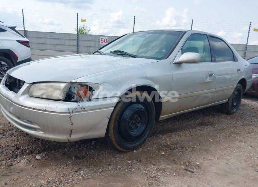 Photo 2 of 2001 Toyota Camry LE V6 (VIN 4T1BF28K21U126925)