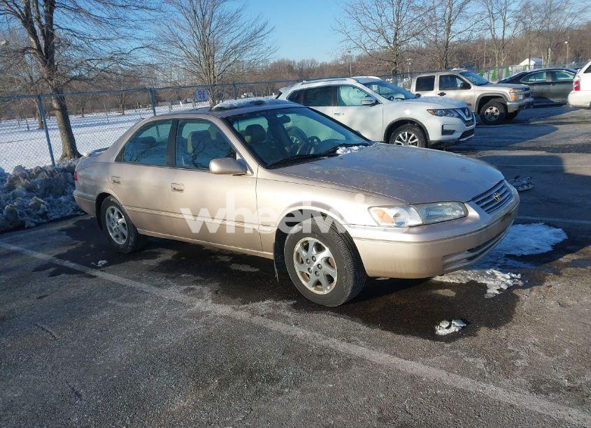 1998 Toyota Camry XLE V6 (VIN 4T1BF28K2WU063252) main photo