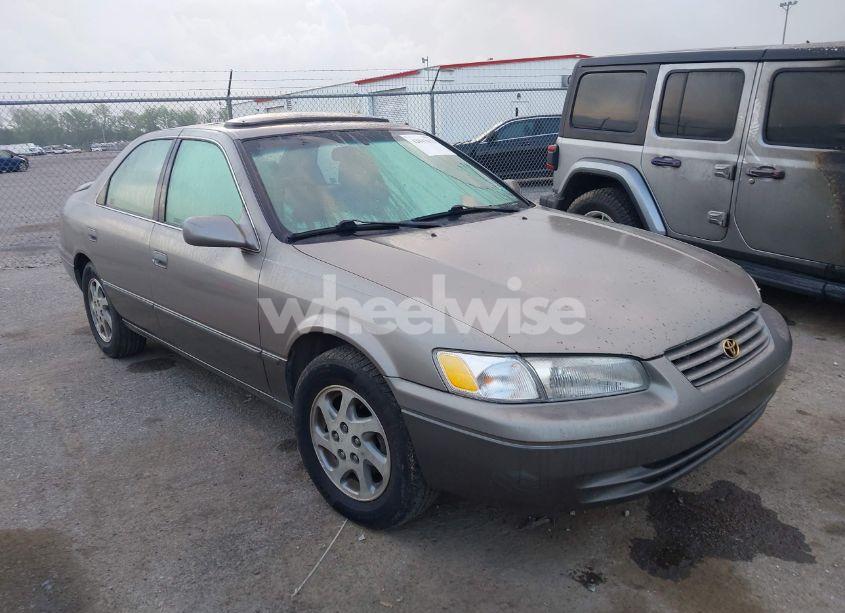 1998 Toyota Camry XLE V6 (VIN 4T1BF28K3WU042443) main photo
