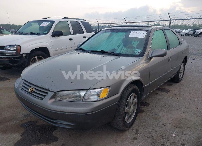 Photo 2 of 1998 Toyota Camry XLE V6 (VIN 4T1BF28K3WU042443)