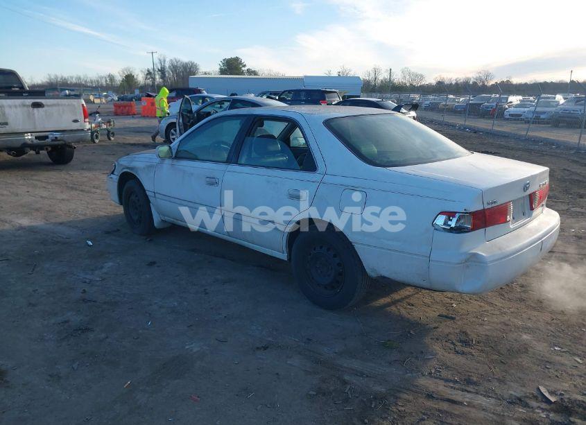 Photo 3 of 2000 Toyota Camry LE V6 (VIN 4T1BF28K3YU937482)