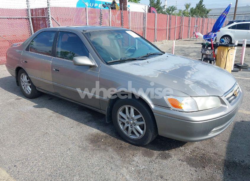 2000 Toyota Camry XLE V6 (VIN 4T1BF28K5YU106971) main photo