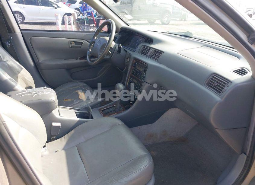 Photo 5 of 2000 Toyota Camry XLE V6 (VIN 4T1BF28K5YU106971)